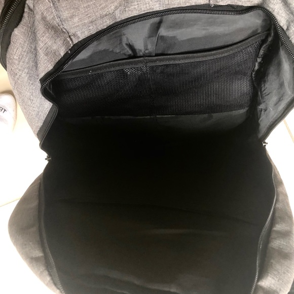 In MINT condition backpack - Picture 3 of 6